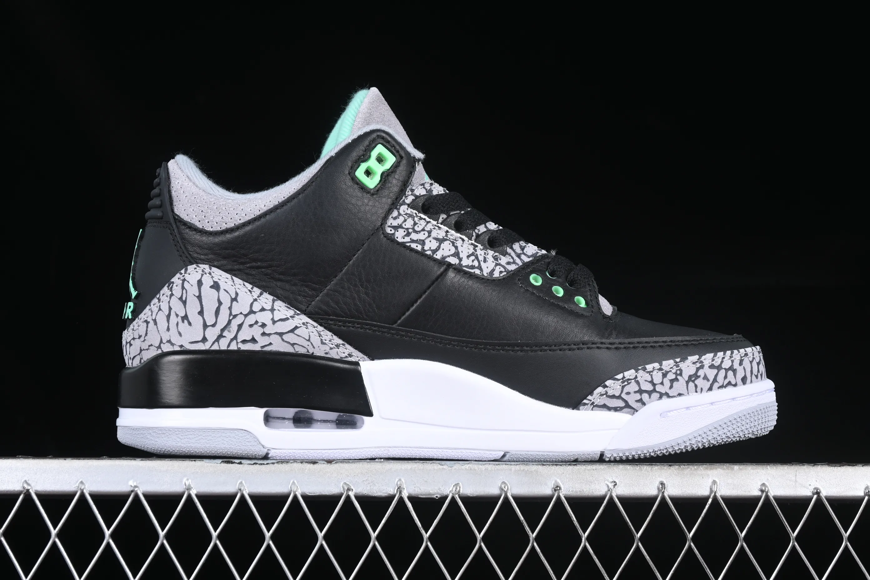 All categories Air Jordan Jordan series basketball shoes Air Jordan 3 Air Jordan 3 "Green Glow" AJ3 Joe 3 black and green full head layer CT8532-031